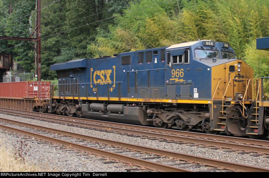 CSX 966 on Q158